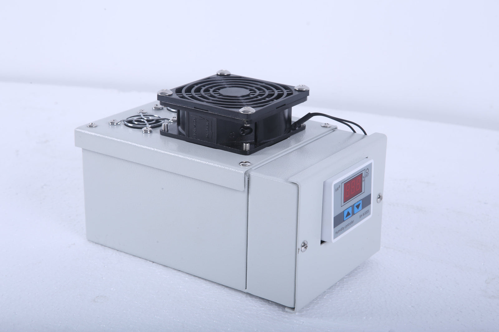 Your Elegant Bar Cigar Humidifier for small humidors EB-200