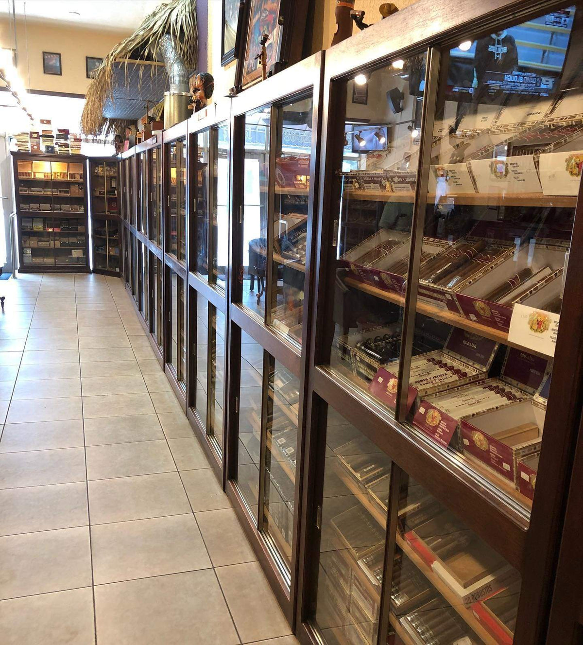 Elegant Bar HUMIDOR Model 3 Elegant Commercial Display Cigar Humidor