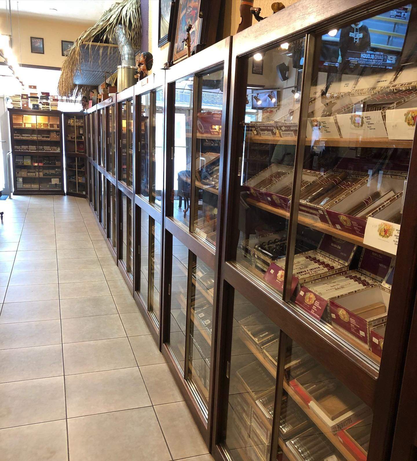 Model 3 Elegant Commercial Display Cigar Humidor - Your Elegant Bar